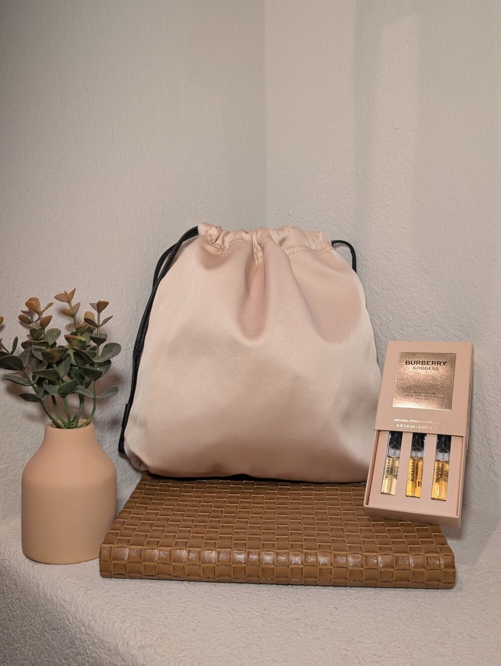 Burberry Goddess + Drawstring Pouch - Picture 3 of 5